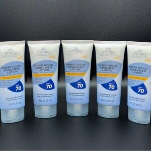 Studio Selection Sheer Touch Sunscreen Lotion SPF 70